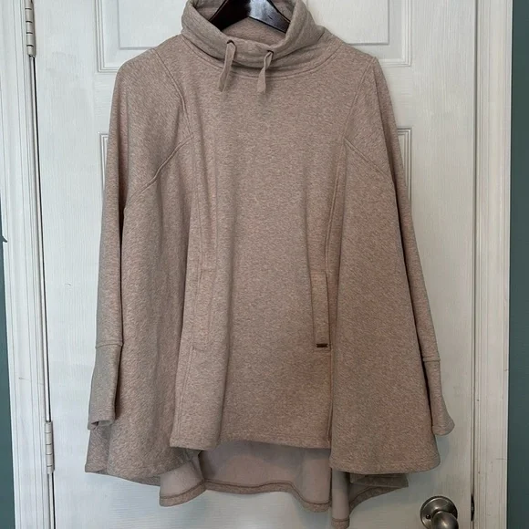 UGG fleece poncho - Picture 1 of 6